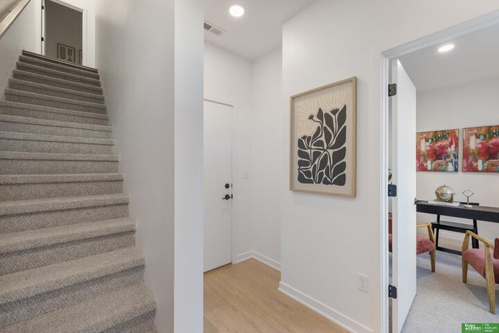 Property Photo: 5319 Elmwood Plaza NE 68106