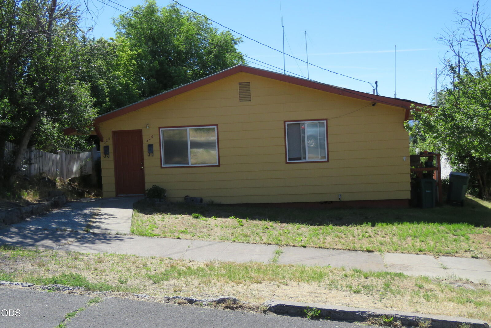 Property Photo: 326 Jefferson Street 328 OR 97601