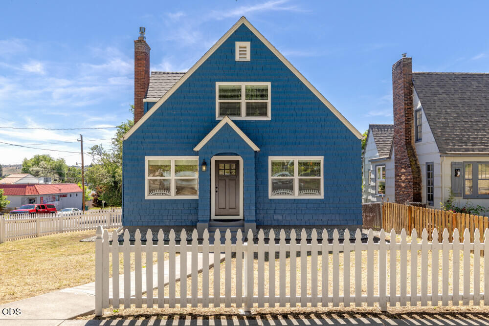 Property Photo: 900 N Eldorado Avenue OR 97601