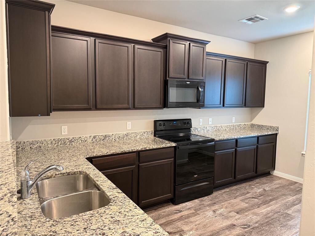 Property Photo:  1009 NW 5th Street  OK 73065 