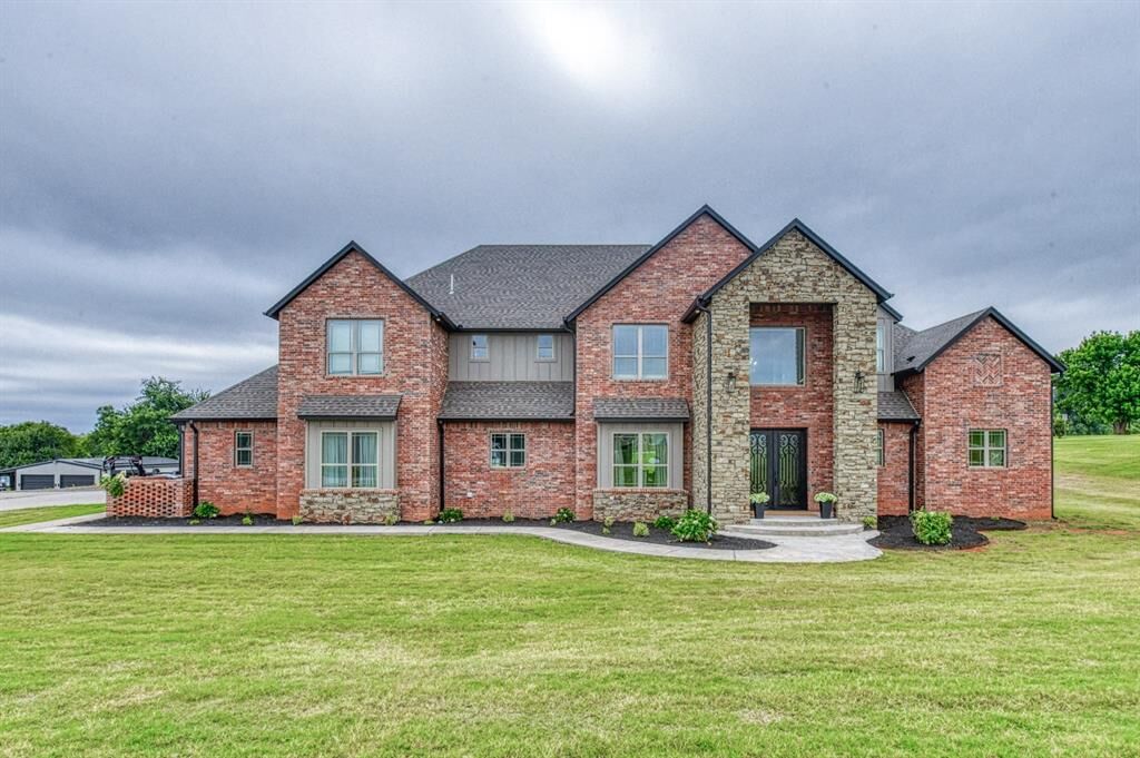 Property Photo: 3802 Turtle Creek Circle OK 73089