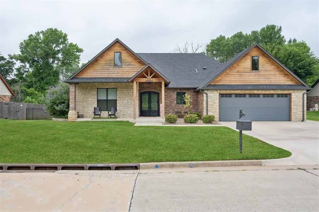 Property Photo:  501 Buckboard Lane  OK 73130 
