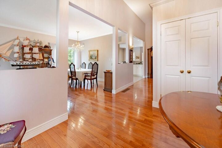 Property Photo: 796 Springbank Avenue N ON N4T 1T5