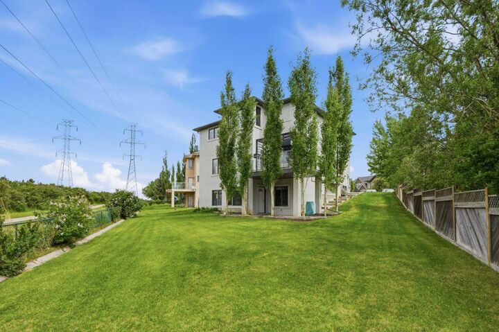 Property Photo: 236 Parkmere Court AB T1X 1V6