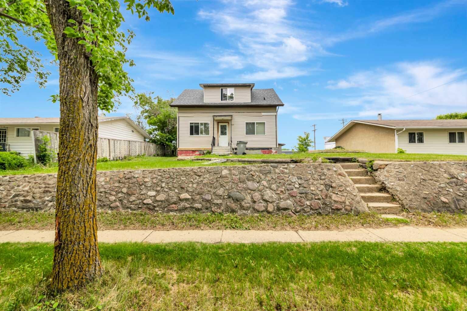 Property Photo:  4825 45 Street  SK S9V 0H8 