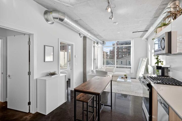 Property Photo: 1319 14 Avenue SW 203 AB T3C 0W3
