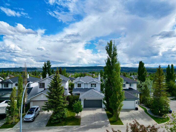 Property Photo: 124 Tuscany Hills Park NW AB T3L 2A3