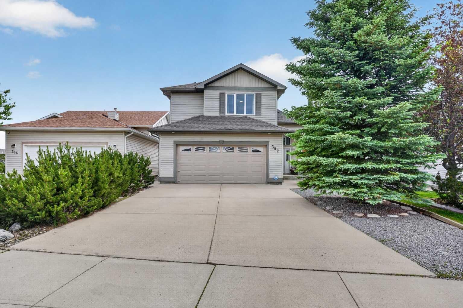Property Photo:  382 Heritage Boulevard W  AB T1K 7M5 