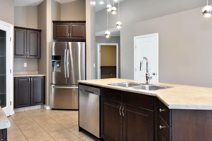 Property Photo:  10402 128 Avenue  AB T8V 6J5 