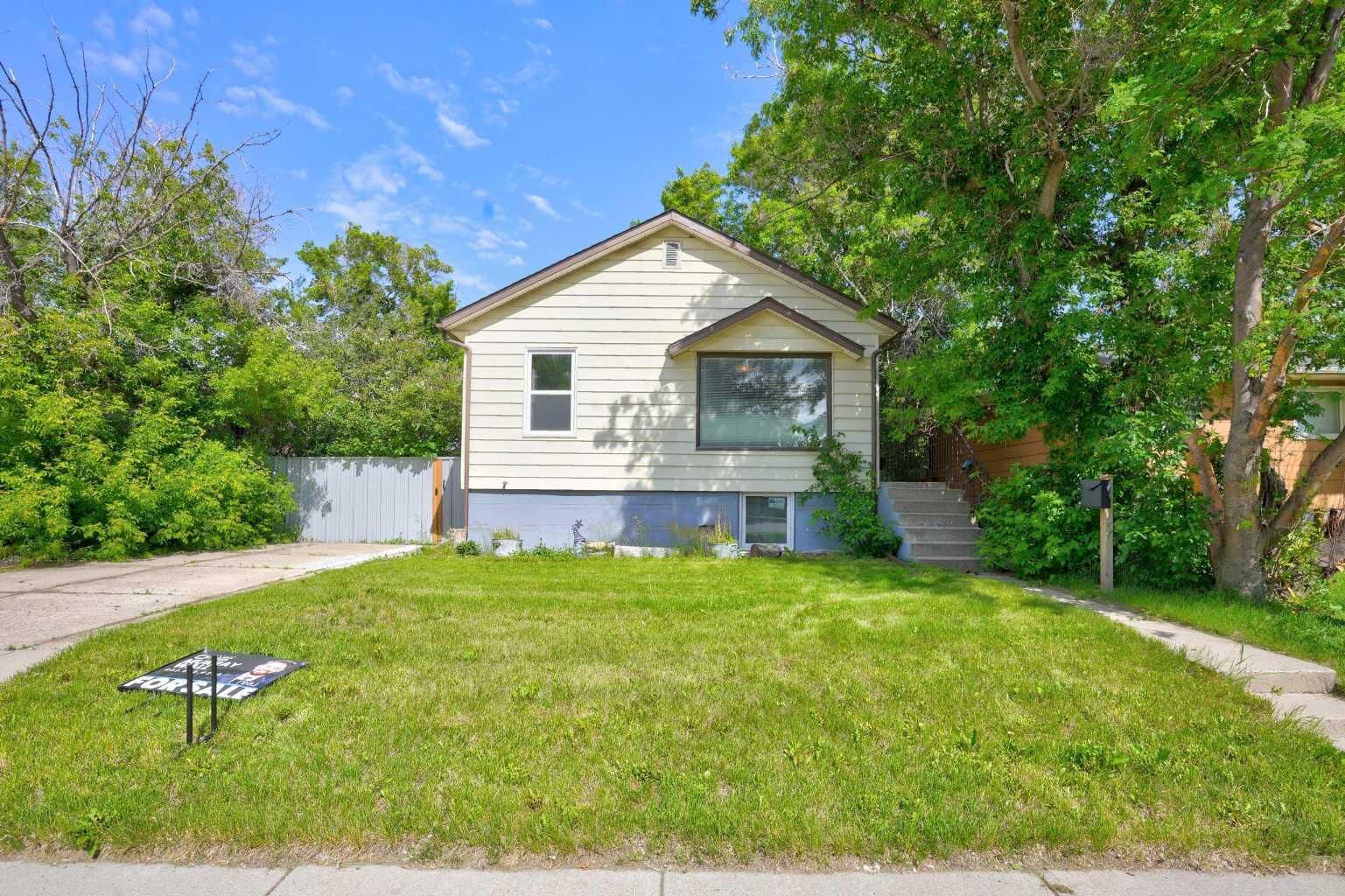 Property Photo:  1409 13 Street N  AB T1H 2T8 