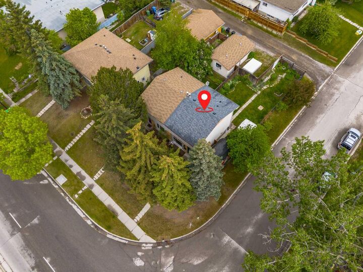 Property Photo:  5202 Dalhousie Drive NW  AB T3A 1B5 