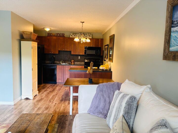 Property Photo: 2010 11 Avenue SW 201 AB T3C 0P1