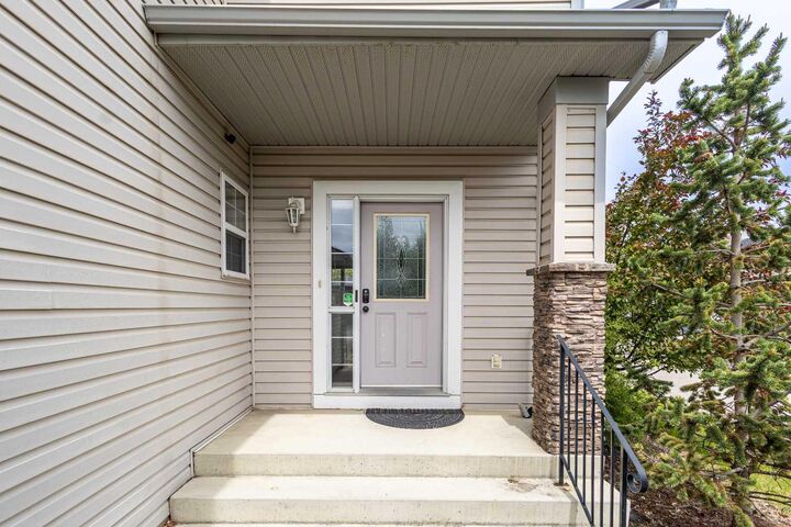 Property Photo:  66 Everhollow Avenue SW  AB T2Y 0A9 