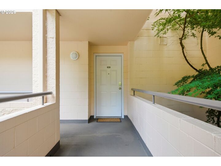 Property Photo:  6625 W Burnside Rd 226  OR 97210 