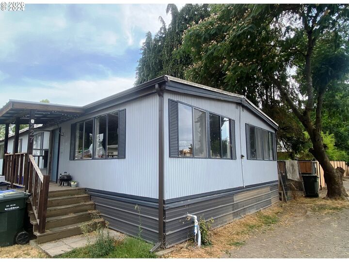 Property Photo:  227 Waite St  OR 97402 