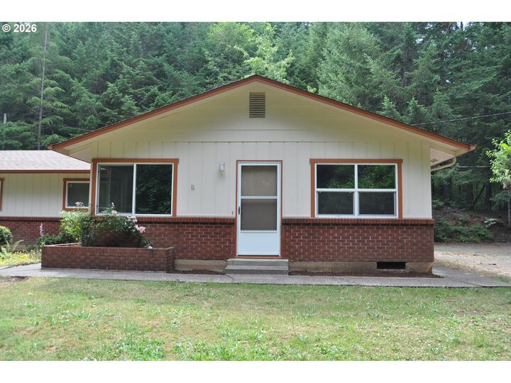 Property Photo: 23776 Warthen Rd OR 97437