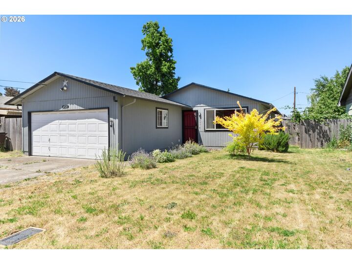 Property Photo: 4526 Daisy St OR 97478