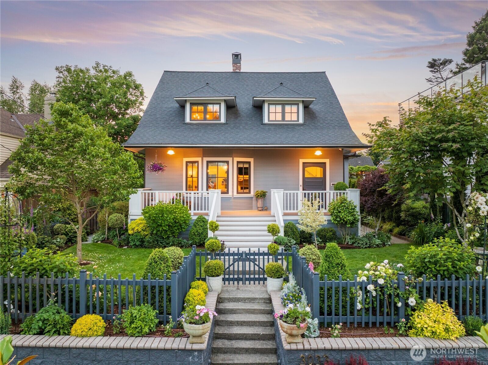 Property Photo:  3033  27th Avenue W  WA 98199 