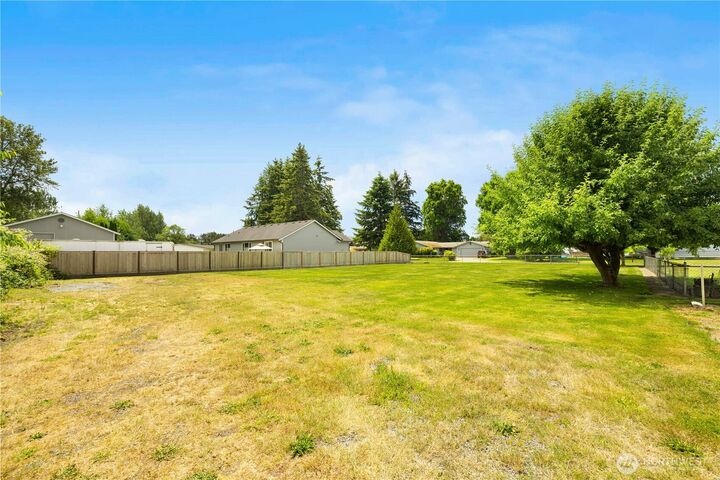 Property Photo: 428 4th Avenue SE WA 98047