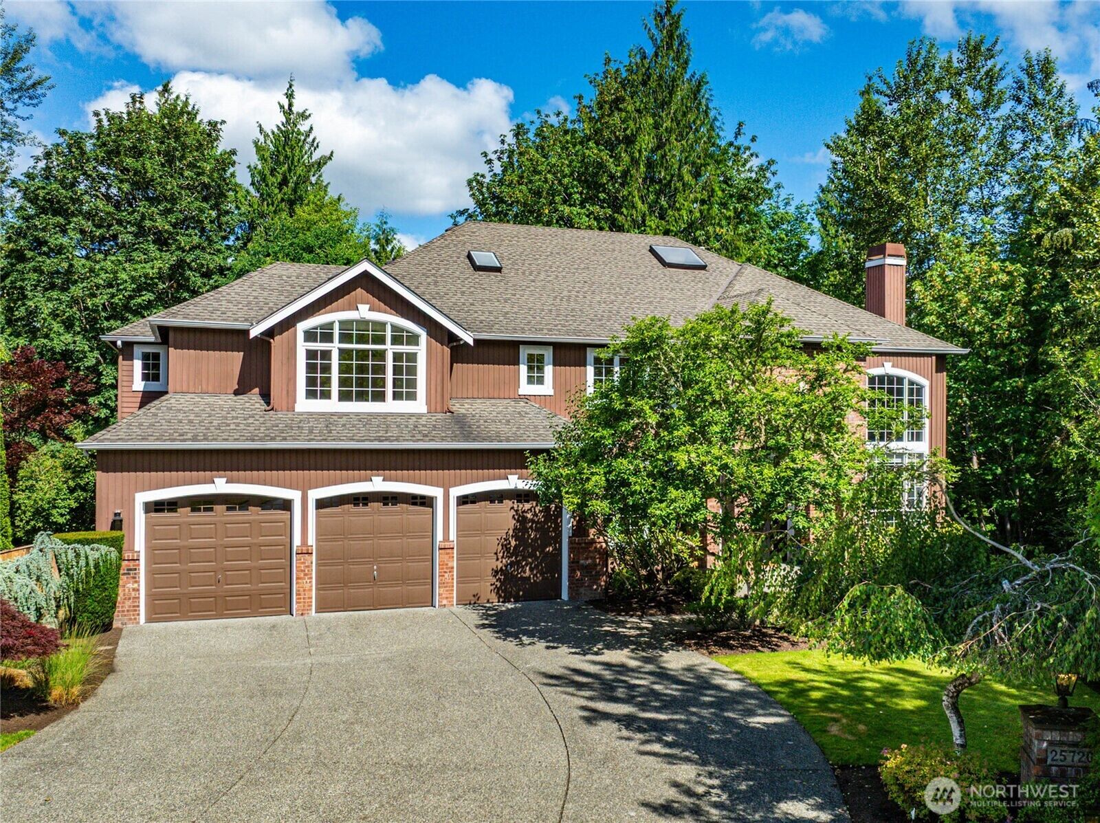 Property Photo: 25720 NE 4th Place WA 98074