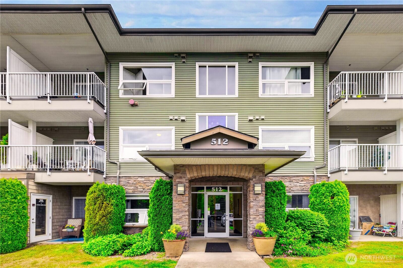 Property Photo: 512 Darby Drive 208 WA 98226