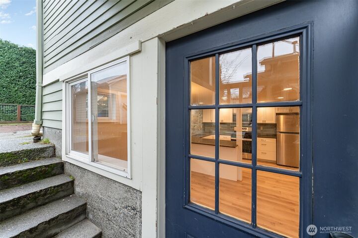 Property Photo:  5523  Woodlawn Avenue N  WA 98103 