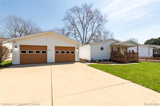 Property Photo: 15088 Norway Street MI 48161