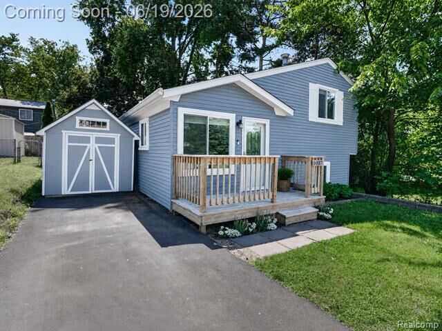 Property Photo:  1037 Miami Avenue  MI 48327 