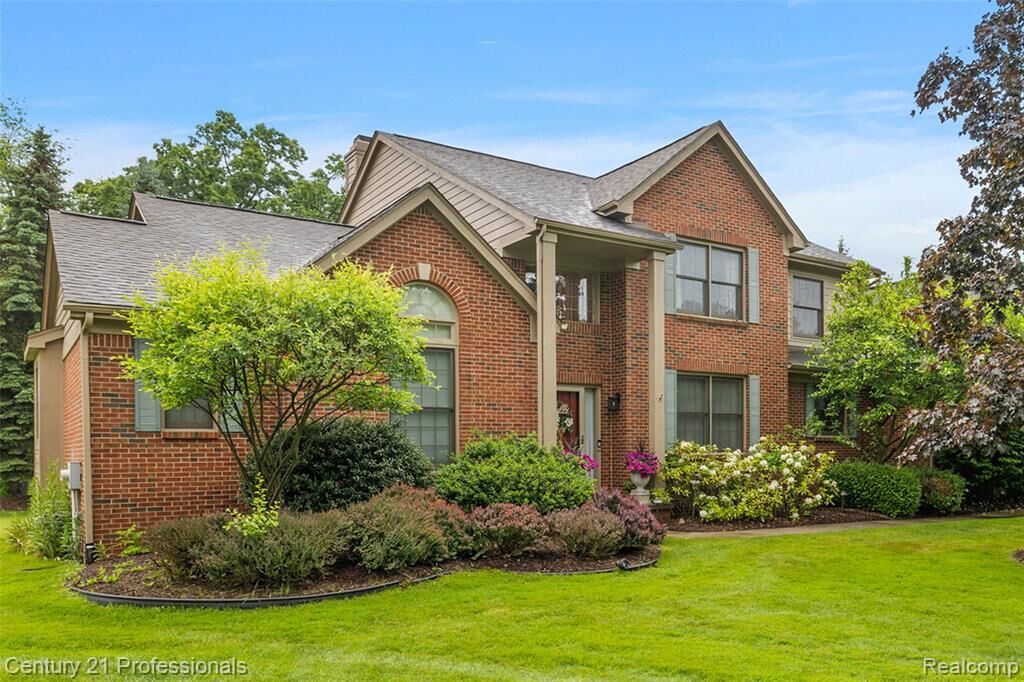 Property Photo:  8117 Remington Court  MI 48348 