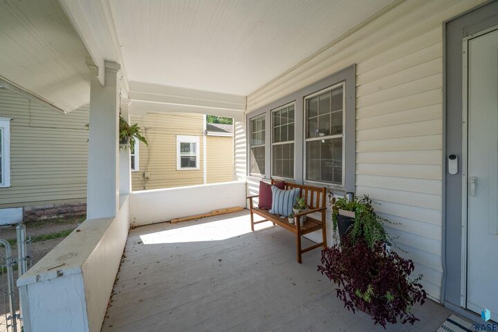 Property Photo:  601 S Prairie Ave  SD 57104 