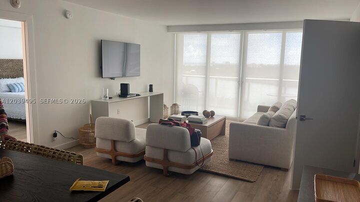 Property Photo:  100 Bayview Dr 1521  FL 33160 