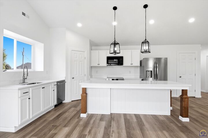 Property Photo:  7847 Seneca Lake Rd  KS 66070 