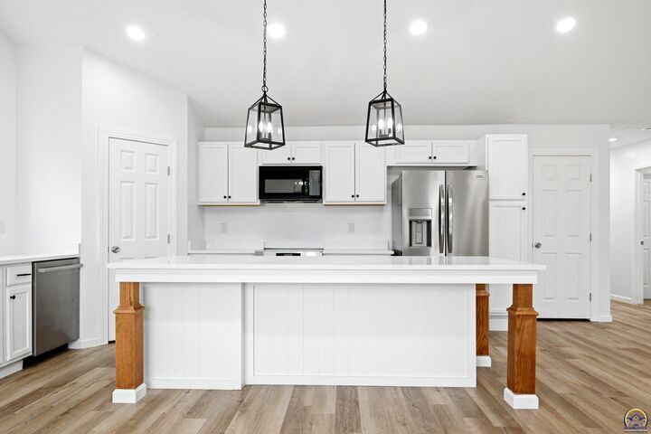 Property Photo:  7847 Seneca Lake Rd  KS 66070 
