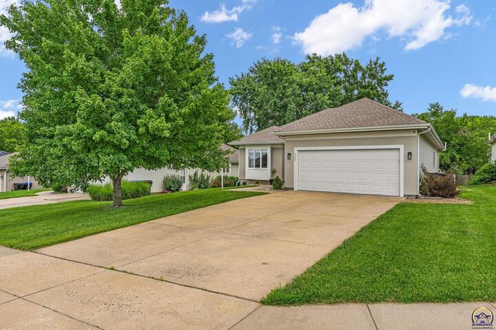 Property Photo:  940 SW Woodbridge Ct  KS 66606 