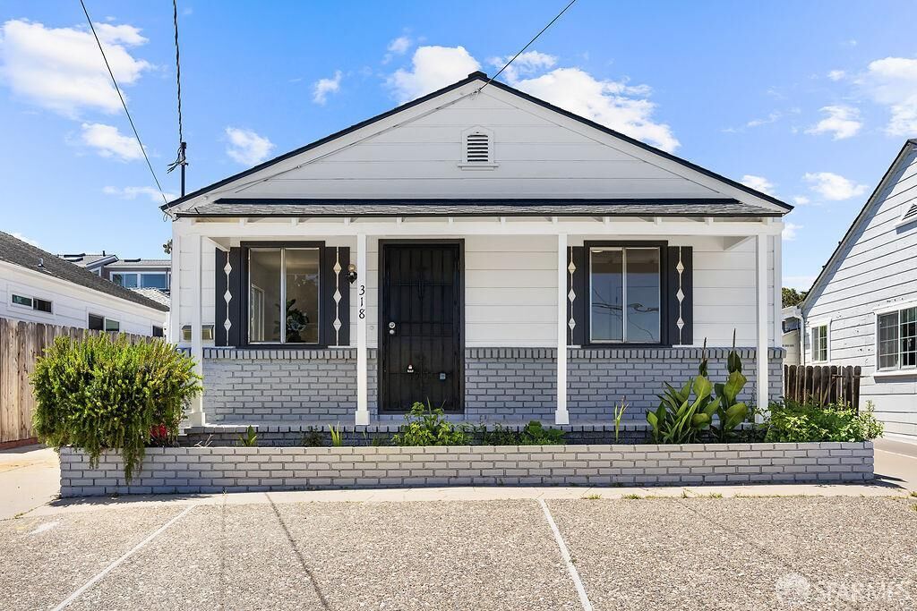 Property Photo:  318 Clay Street  CA 93940 