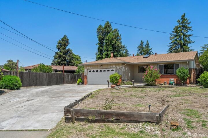 Property Photo: 5175 La Corte Bonita CA 94521