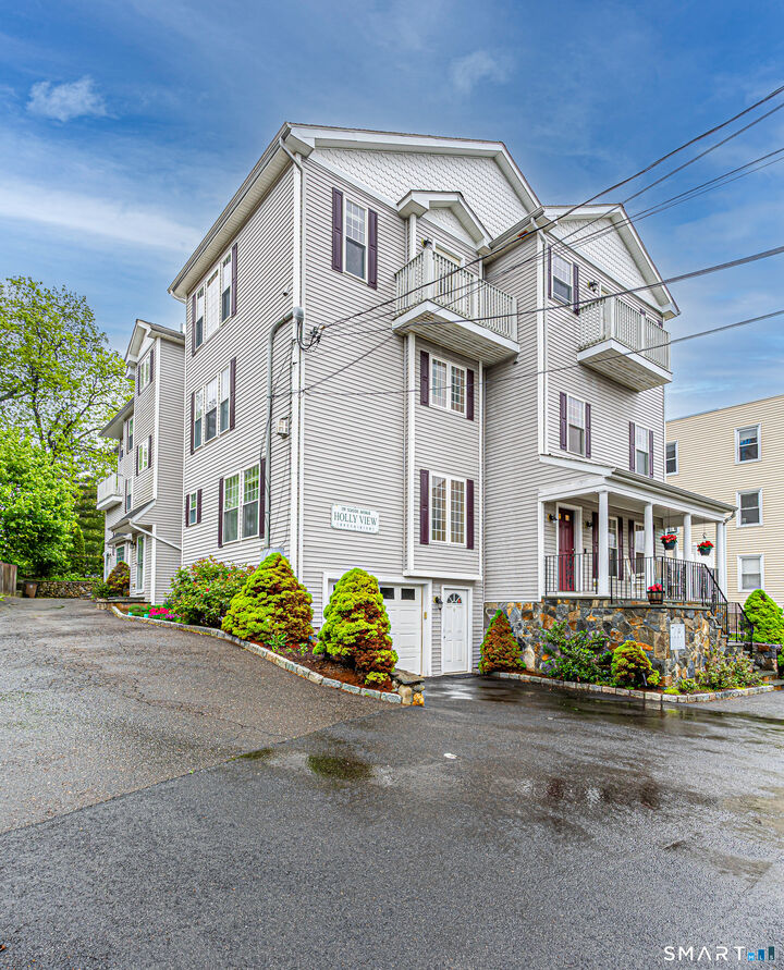 Property Photo:  119 Seaside Avenue A  CT 06902 