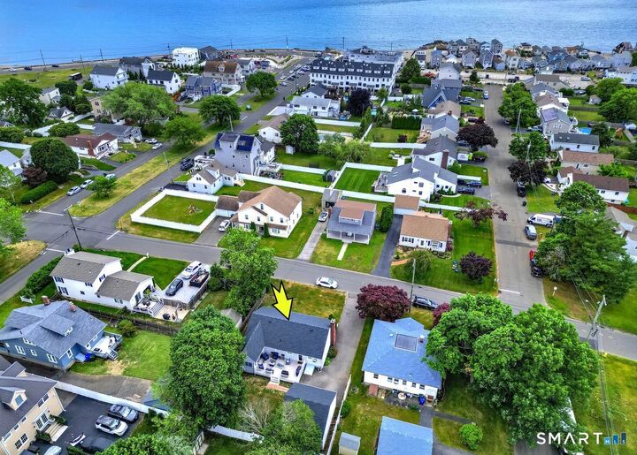 Property Photo:  206 Ocean Avenue  CT 06615 