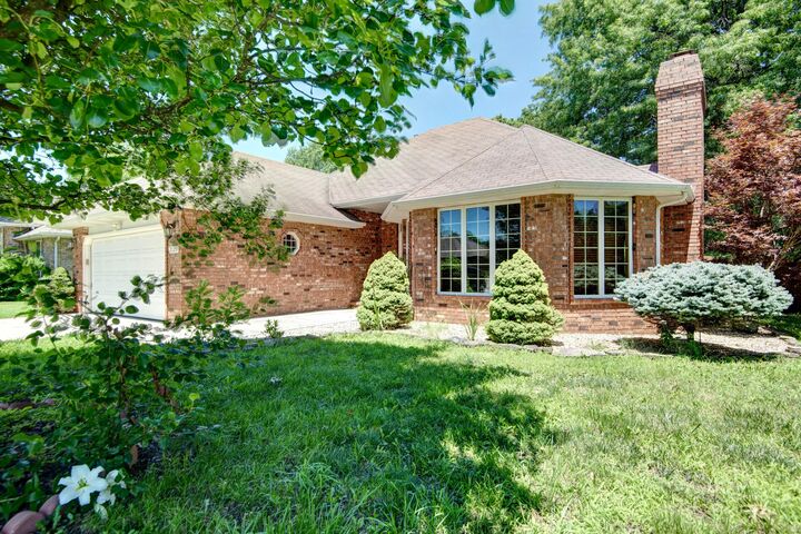 Property Photo:  2129 E Cherryvale Street  MO 65804 