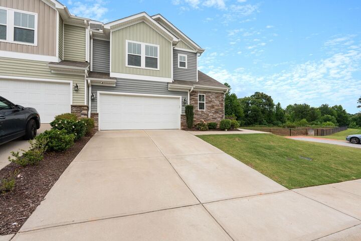 Property Photo: 407 Albemarle Lane SC 29650