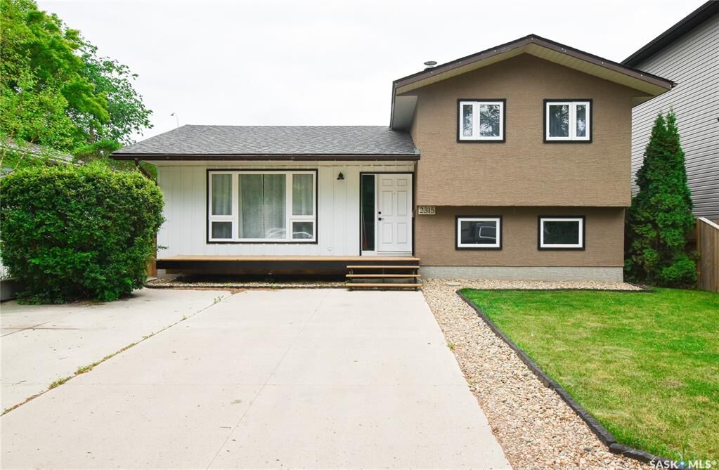 Property Photo: 2315 St George Avenue SK S7M 0K9
