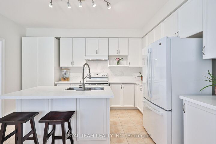 Property Photo: 12 Spring Arbour Road ON L4J 0B7