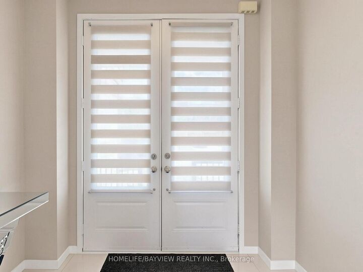 Property Photo: 240 Elyse Court ON L4G 2C9