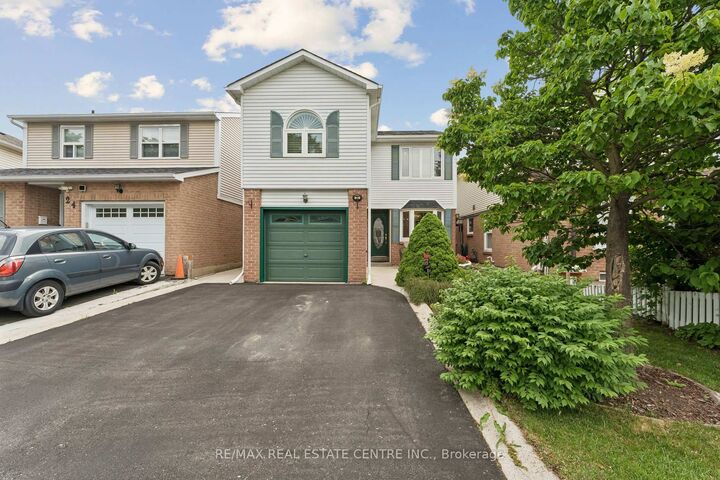 26 Jameson Crescent — photo 1