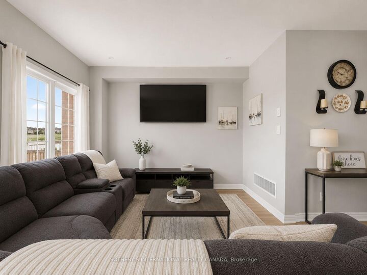 71 Daniele Crescent — photo 1