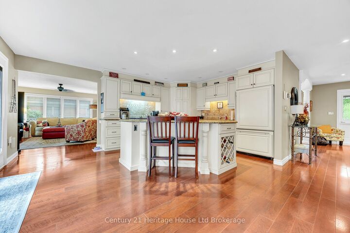 42 Alexander Avenue — photo 1