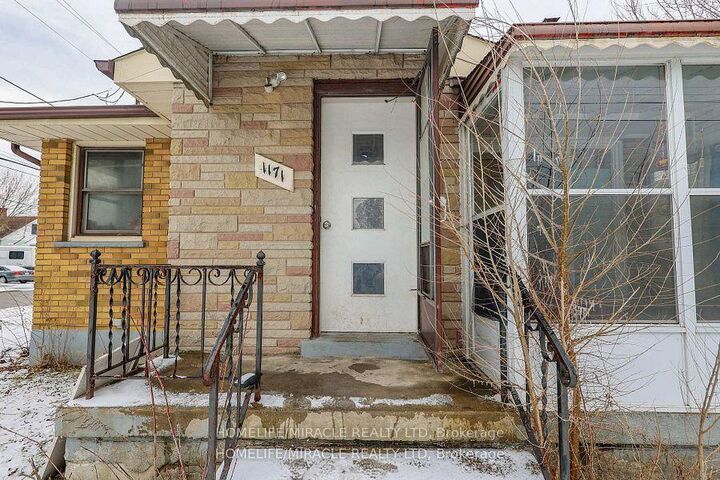 Property Photo: 1171 Oxford Street E ON N5Y 3L7