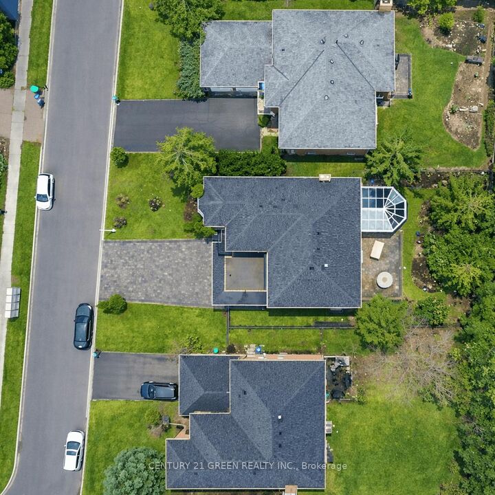 Property Photo:  4635 Beaufort Terrace  ON L5M 3J1 