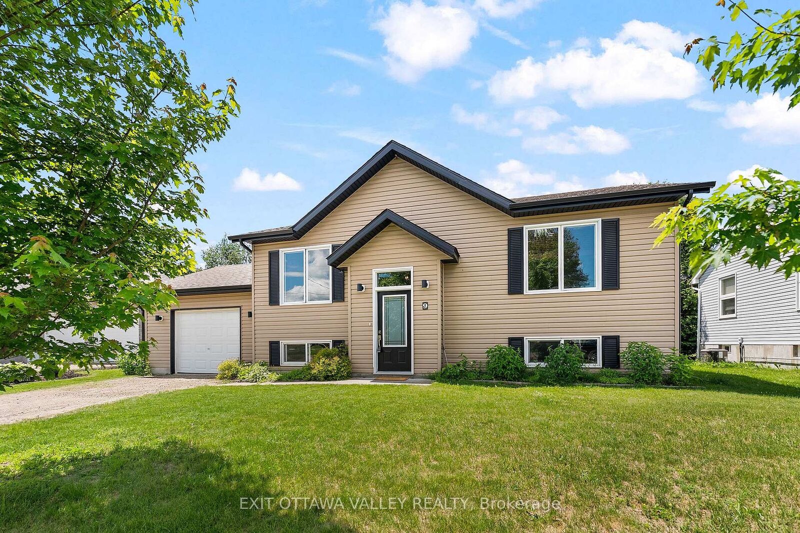 Property Photo: 9 Minto Street ON K0J 1C0