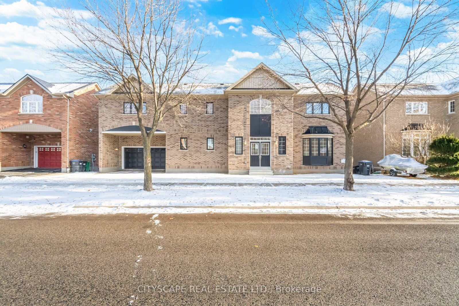 Property Photo: 5843 Prairie Circle ON L5N 6B4